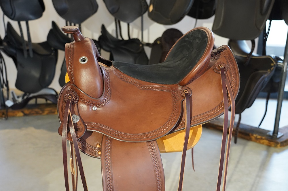 Westernsattel Für Breite Pferde Mit Kurzem Rücken www.caballero-reitsport.de