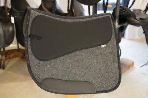 Grandeur Schabracke Filz - Moosgummiauflagen mit Taschen